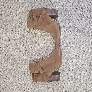 Gianni Bini brown suede booties